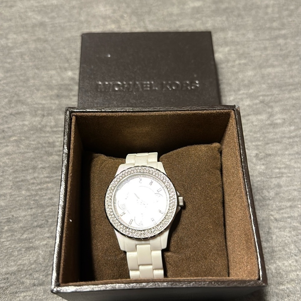 Michael Kors MK5458 Women's White Acrylic Analog Dial Quartz Wrist Watch - Picture 2 of 9
